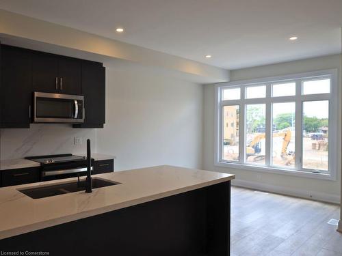 69 Fernridge Common, St. Catharines, ON - Indoor Photo Showing Kitchen