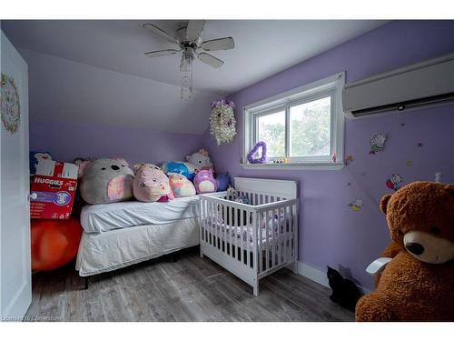 6261 Churchill Street, Niagara Falls, ON - Indoor Photo Showing Bedroom