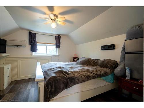 6261 Churchill Street, Niagara Falls, ON - Indoor Photo Showing Bedroom