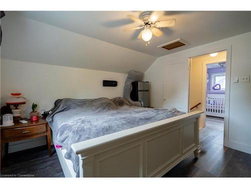 6261 Churchill Street, Niagara Falls, ON - Indoor Photo Showing Bedroom