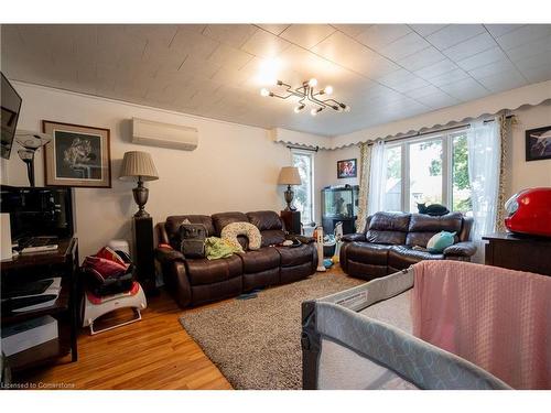 6261 Churchill Street, Niagara Falls, ON - Indoor Photo Showing Living Room