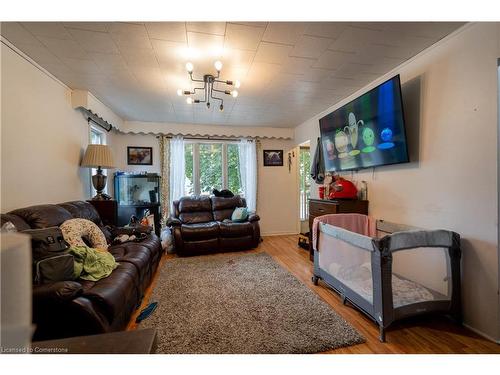 6261 Churchill Street, Niagara Falls, ON - Indoor Photo Showing Living Room