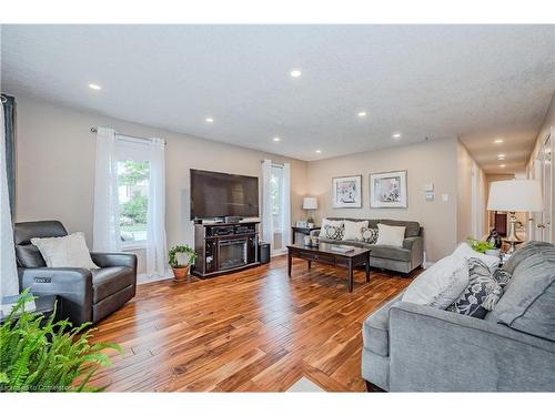 119 Silurian Drive, Guelph, ON - Indoor Photo Showing Living Room