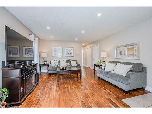 119 Silurian Drive, Guelph, ON - Indoor Photo Showing Living Room