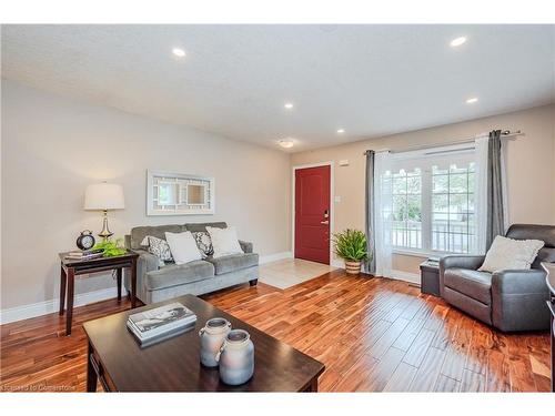 119 Silurian Drive, Guelph, ON - Indoor Photo Showing Living Room