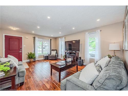 119 Silurian Drive, Guelph, ON - Indoor Photo Showing Living Room