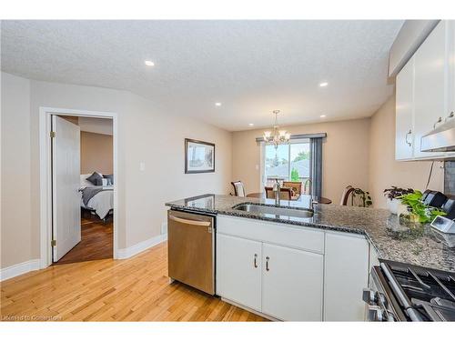 119 Silurian Drive, Guelph, ON - Indoor Photo Showing Kitchen