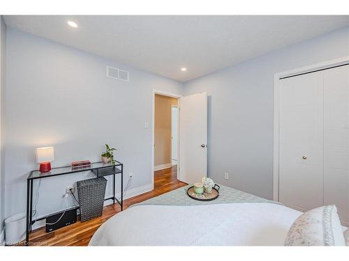 119 Silurian Drive, Guelph, ON - Indoor Photo Showing Bedroom