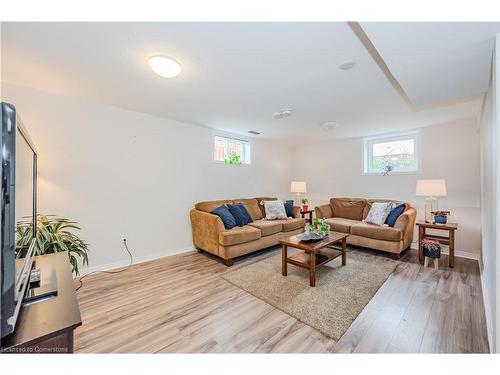 119 Silurian Drive, Guelph, ON - Indoor Photo Showing Living Room