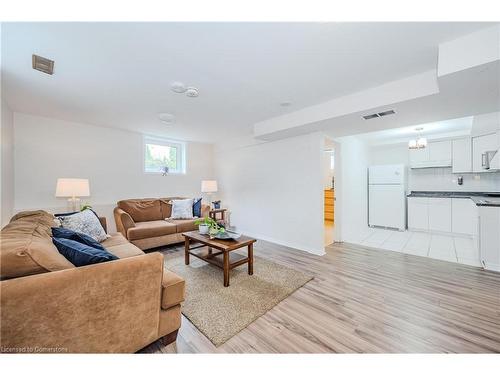 119 Silurian Drive, Guelph, ON - Indoor Photo Showing Living Room