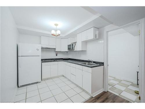 119 Silurian Drive, Guelph, ON - Indoor Photo Showing Kitchen