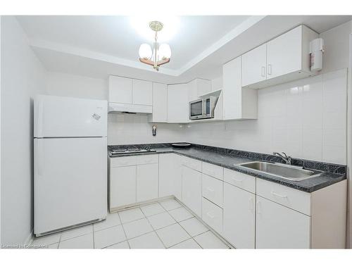 119 Silurian Drive, Guelph, ON - Indoor Photo Showing Kitchen