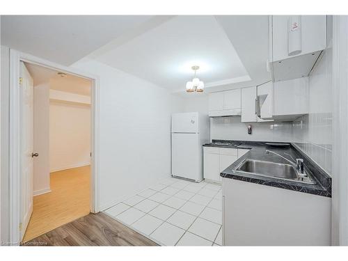 119 Silurian Drive, Guelph, ON - Indoor Photo Showing Kitchen