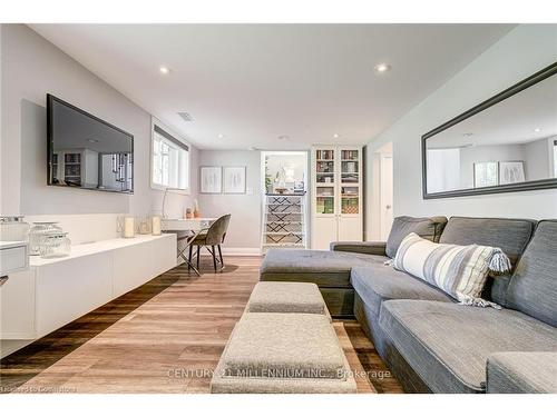 409 Scarsdale Crescent, Oakville, ON - Indoor Photo Showing Living Room