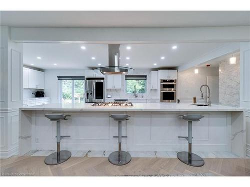 2037 Lynchmere Avenue, Mississauga, ON - Indoor Photo Showing Kitchen With Upgraded Kitchen