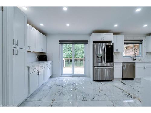 2037 Lynchmere Avenue, Mississauga, ON - Indoor Photo Showing Kitchen