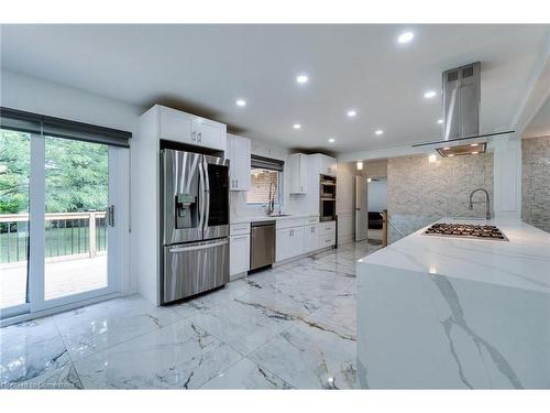 2037 Lynchmere Avenue, Mississauga, ON - Indoor Photo Showing Kitchen