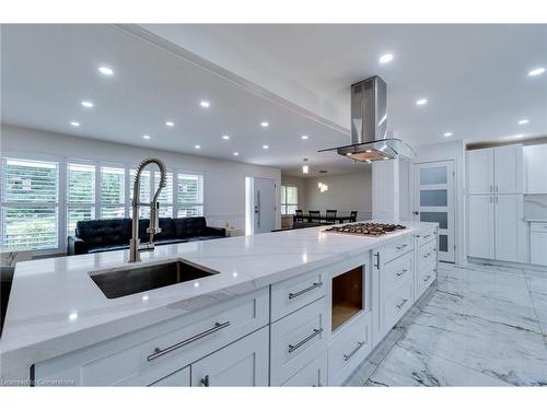 2037 Lynchmere Avenue, Mississauga, ON - Indoor Photo Showing Kitchen With Upgraded Kitchen