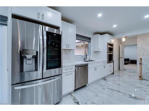 2037 Lynchmere Avenue, Mississauga, ON - Indoor Photo Showing Kitchen