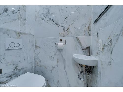 2037 Lynchmere Avenue, Mississauga, ON - Indoor Photo Showing Bathroom