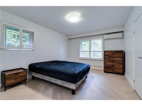 2037 Lynchmere Avenue, Mississauga, ON - Indoor Photo Showing Bedroom