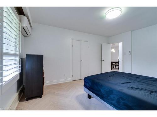 2037 Lynchmere Avenue, Mississauga, ON - Indoor Photo Showing Bedroom