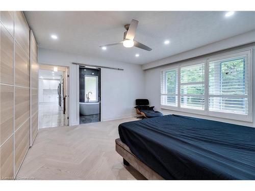 2037 Lynchmere Avenue, Mississauga, ON - Indoor Photo Showing Bedroom