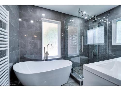 2037 Lynchmere Avenue, Mississauga, ON - Indoor Photo Showing Bathroom