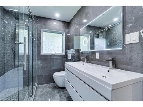 2037 Lynchmere Avenue, Mississauga, ON - Indoor Photo Showing Bathroom