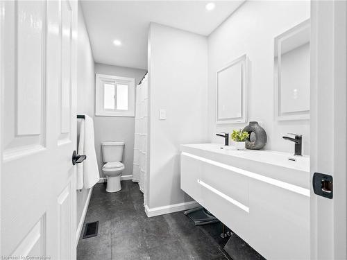 633 Main Street East, Shelburne, ON - Indoor Photo Showing Bathroom