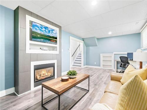 633 Main Street East, Shelburne, ON - Indoor Photo Showing Living Room With Fireplace