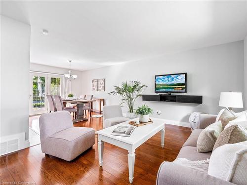 633 Main Street East, Shelburne, ON - Indoor Photo Showing Living Room