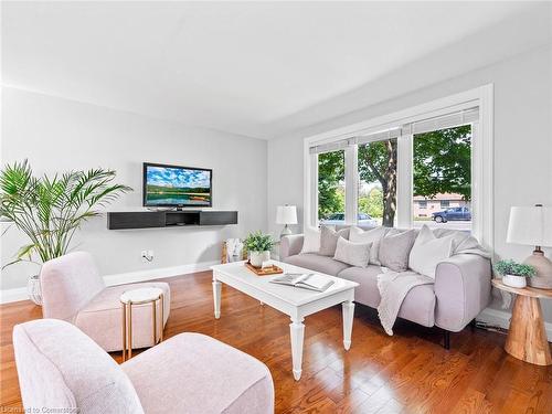 633 Main Street East, Shelburne, ON - Indoor Photo Showing Living Room