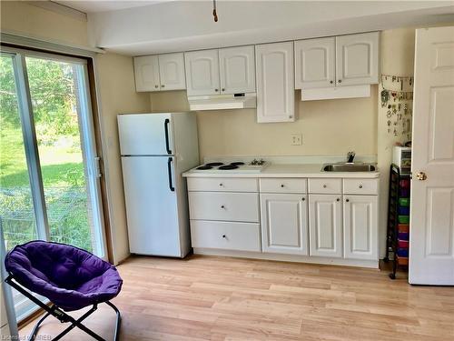 10 O'Connell Court, Lindsay, ON - Indoor Photo Showing Kitchen