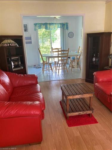 10 O'Connell Court, Lindsay, ON - Indoor Photo Showing Living Room With Fireplace