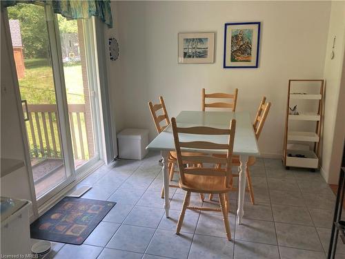 10 O'Connell Court, Lindsay, ON - Indoor Photo Showing Dining Room