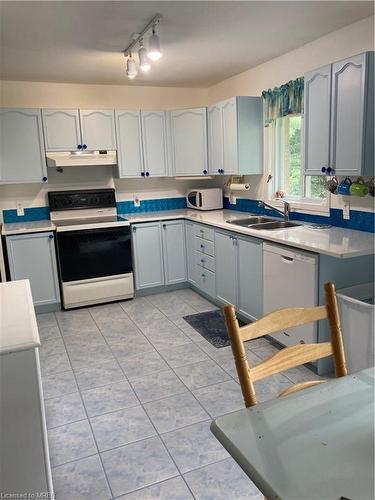 10 O'Connell Court, Lindsay, ON - Indoor Photo Showing Kitchen With Double Sink