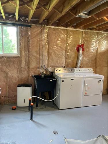 10 O'Connell Court, Lindsay, ON - Indoor Photo Showing Laundry Room