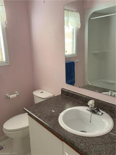 10 O'Connell Court, Lindsay, ON - Indoor Photo Showing Bathroom