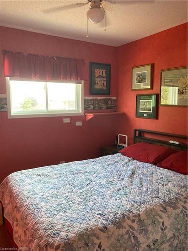 10 O'Connell Court, Lindsay, ON - Indoor Photo Showing Bedroom