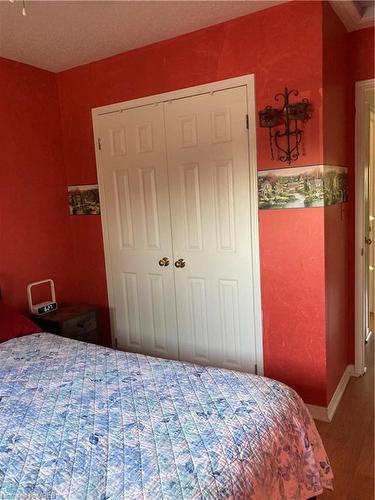 10 O'Connell Court, Lindsay, ON - Indoor Photo Showing Bedroom