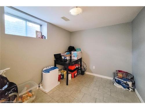 26-62 Riverdale Drive, Hamilton, ON - Indoor Photo Showing Other Room