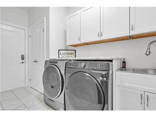 937 Lennon Way, London, ON - Indoor Photo Showing Laundry Room