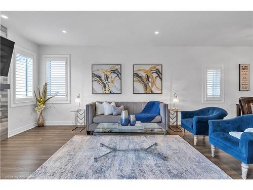 937 Lennon Way, London, ON - Indoor Photo Showing Living Room