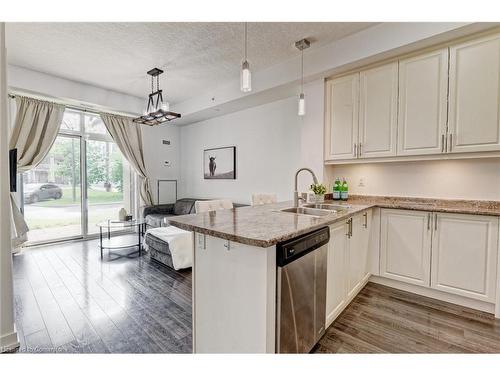 111-35 Southshore Crescent, Hamilton, ON - Indoor Photo Showing Kitchen