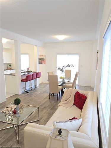 49 Koda Street, Simcoe, ON - Indoor Photo Showing Living Room