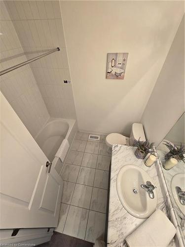 49 Koda Street, Simcoe, ON - Indoor Photo Showing Bathroom