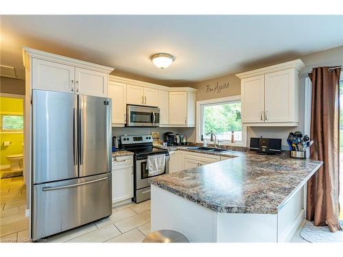 594 Gordon Avenue, London, ON - Indoor Photo Showing Kitchen With Double Sink