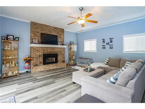 594 Gordon Avenue, London, ON - Indoor Photo Showing Living Room With Fireplace