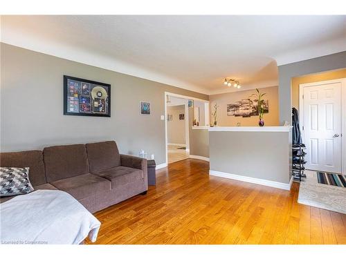 594 Gordon Avenue, London, ON - Indoor Photo Showing Living Room